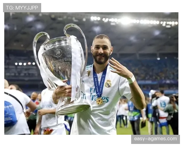 本泽马巅峰为何姗姗来迟：一位中锋的转型路径与能力重构