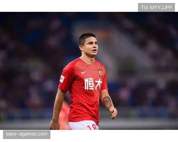 杰拉德与斯科尔斯传球节奏转移下的中场控球偏向对比 杰拉德与斯科尔斯传球节奏转移下的中场控球偏向对比